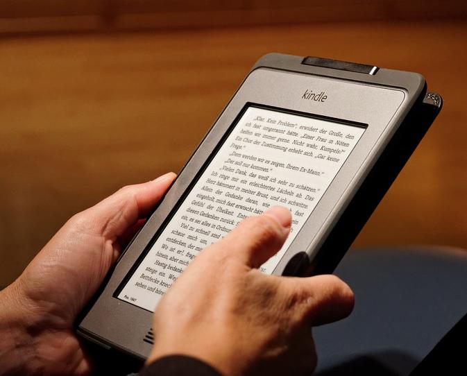 平板电脑盖泡面不如 Kindle？生产力评估引争议